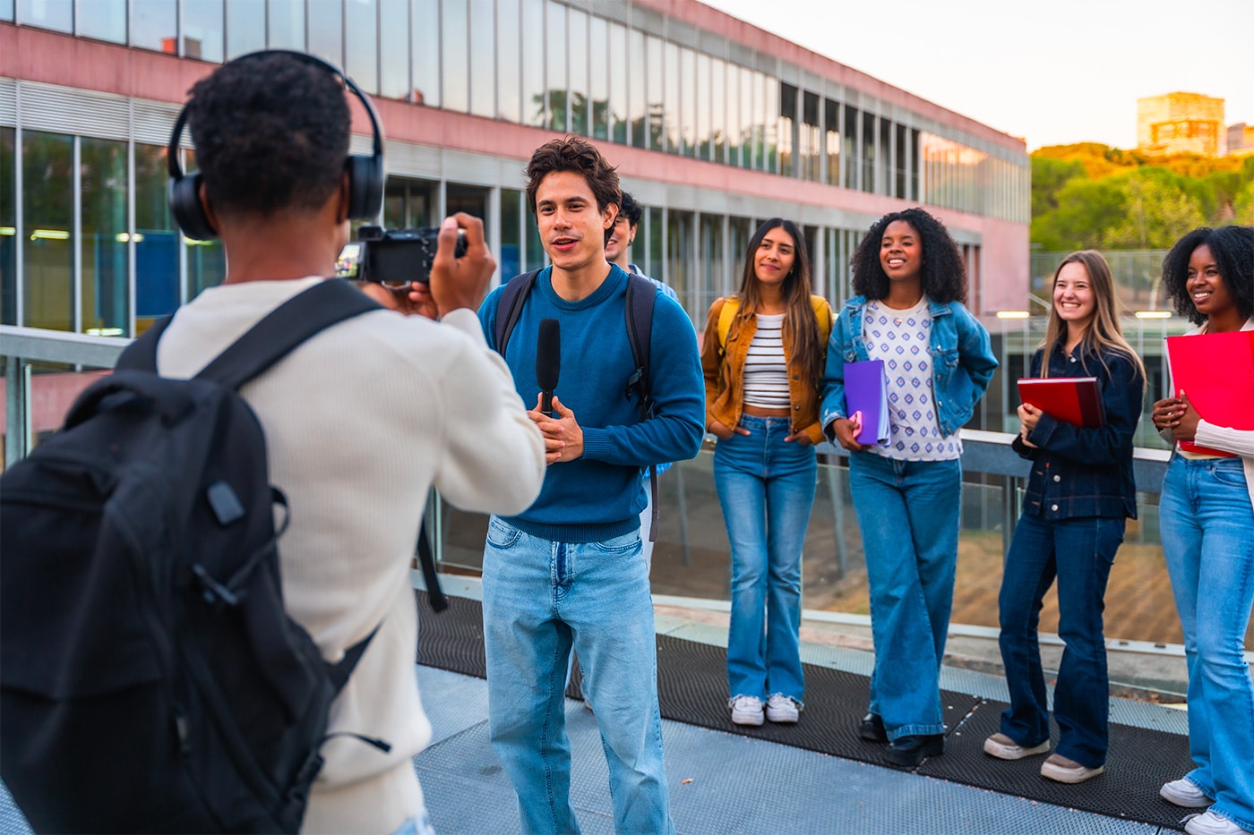 Étudier en école de communication après le bac